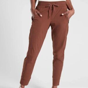 Athleta Trekkie North Jogger 10T Rust Red
